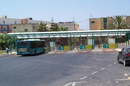 Kennedy Court - Prime Location - Bus Terminus Lägenhet St. Paul's Bay Exteriör bild
